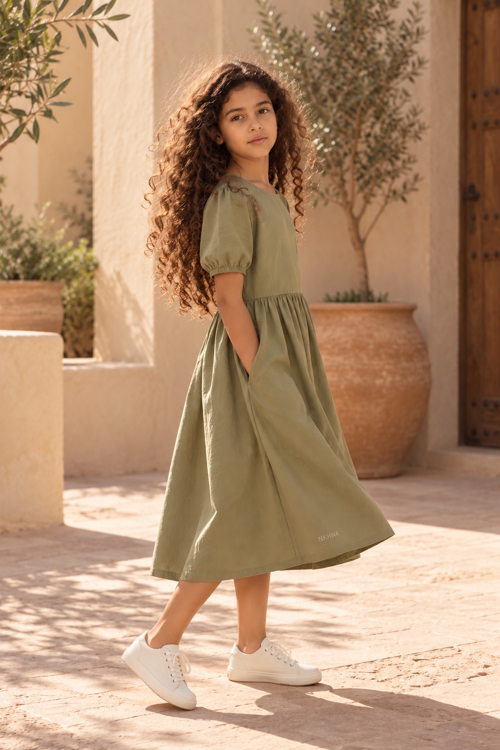 Robe olive ample à taille froncée